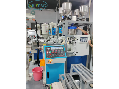 擠出拉絲多色供料機